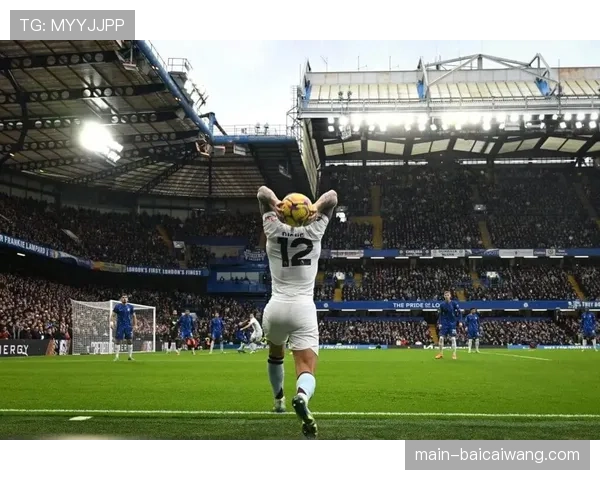 比赛中断时间达45分35秒，定位球与界外球准备耗时增加